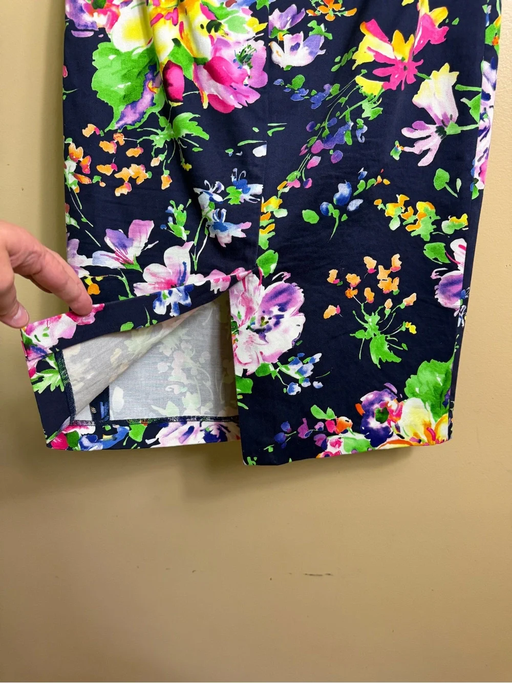Lauren, Ralph Lauren navy blue floral pencil skirt. Size 4.